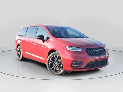 New 2026 Chrysler Pacifica Select