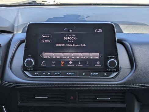 Used 2024 Nissan Rogue SV w/ SV Premium Package FWD image 17