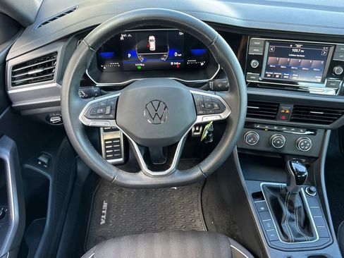 Used 2024 Volkswagen Jetta Sport image 13