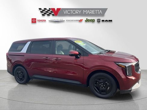 Used 2025 Kia Carnival image 1