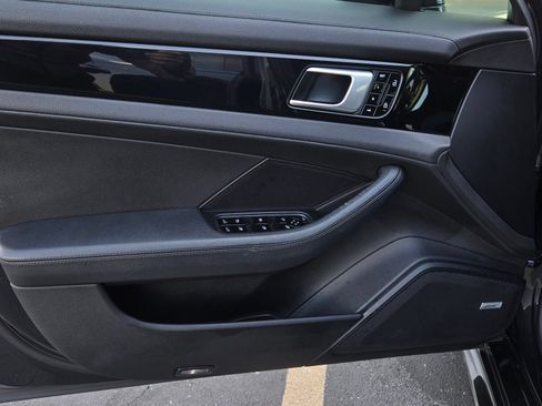 Used 2020 Porsche Panamera RWD image 9
