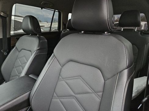 Used 2024 Volkswagen Atlas SE image 23