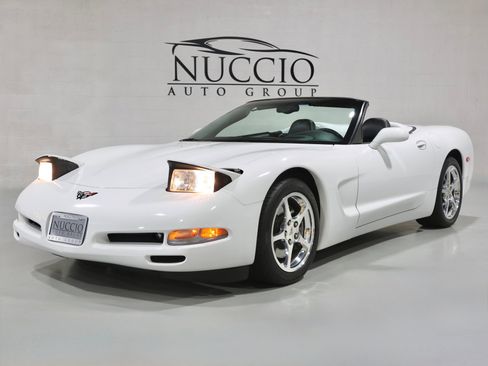 Used 2004 Chevrolet Corvette Convertible w/ Preferred Equipment Group RWD image 41