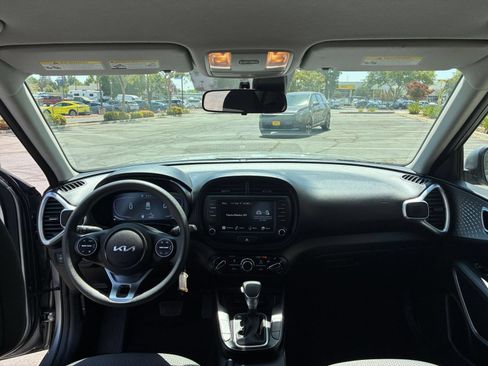 Used 2025 Kia Soul LX w/ LX Technology Package FWD image 30