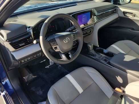 Used 2025 Toyota Camry SE image 19