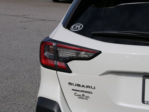 Used 2023 Subaru Outback Premium image 6
