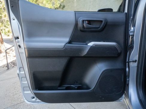 Used 2019 Toyota Tacoma SR5 AWD/4WD image 15