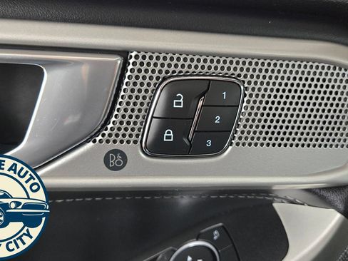 Used 2021 Ford Explorer Limited AWD/4WD image 23