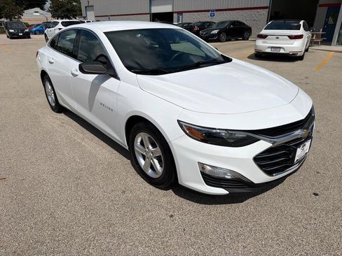 Used 2022 Chevrolet Malibu LS FWD image 2