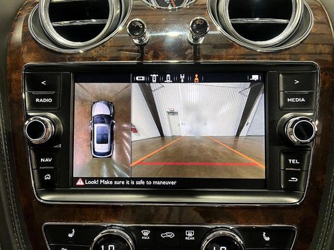 Used 2019 Bentley Bentayga image 45