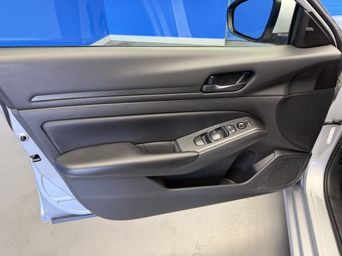 Used 2023 Nissan Altima 2.5 S FWD image 9
