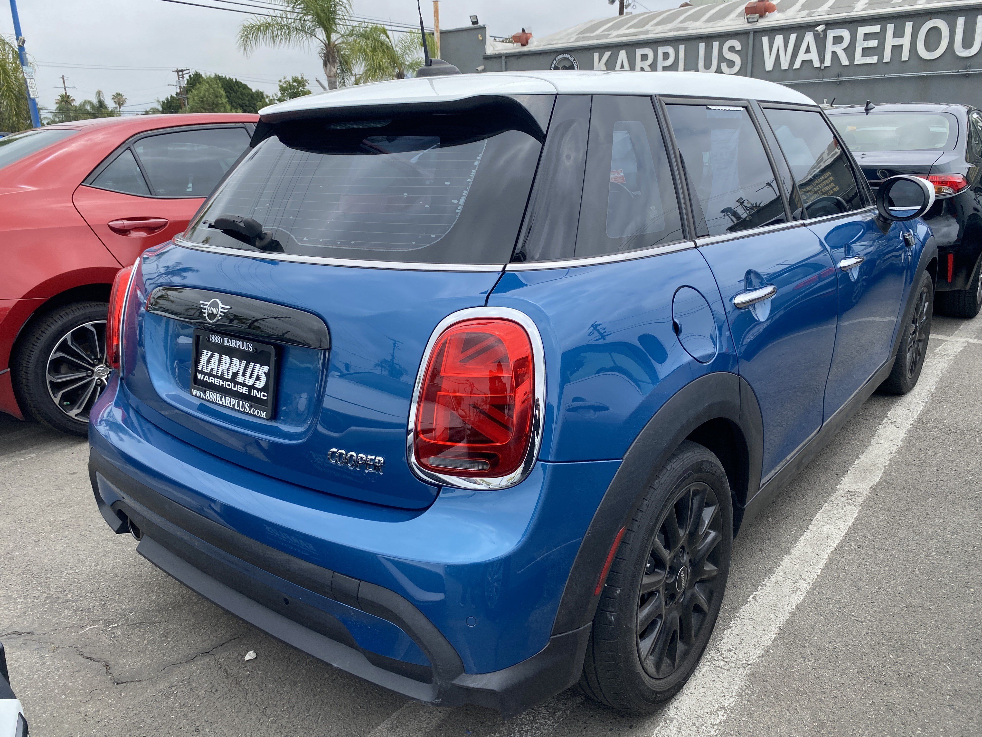 Used 2024 MINI Cooper 4-Door Hardtop FWD image 9