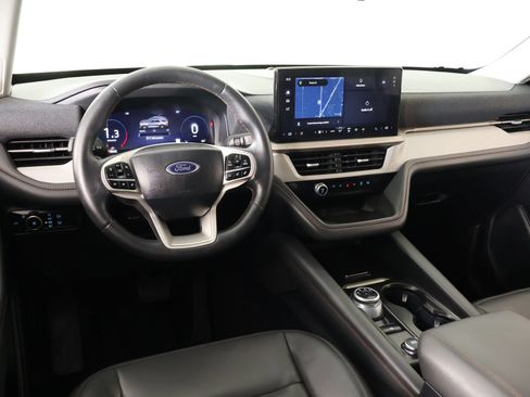 Used 2025 Ford Explorer Active w/ Active Comfort Package AWD/4WD image 2