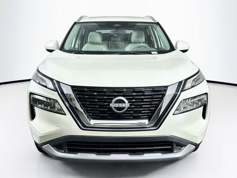 Used 2023 Nissan Rogue SV w/ SV Premium B Package FWD image 2