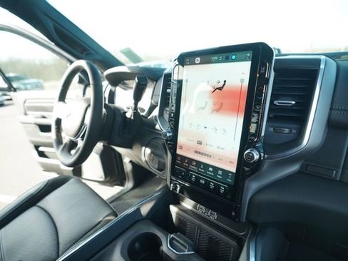 New 2026 RAM 2500 Laramie AWD/4WD image 32