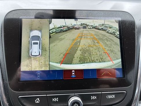 Used 2018 Chevrolet Equinox Premier FWD image 25