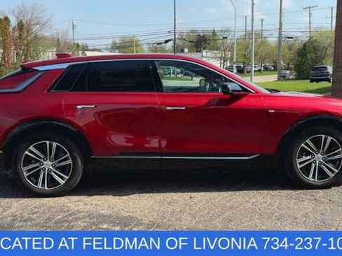Used 2024 Cadillac Lyriq Luxury RWD image 9