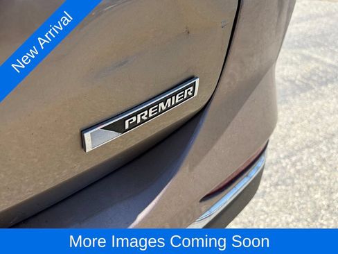 Used 2018 Chevrolet Equinox Premier FWD image 10