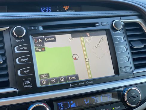 Used 2017 Toyota Highlander Limited image 34