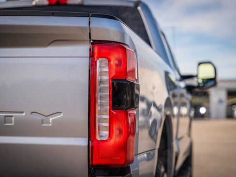 Used 2023 Ford F250 XLT w/ XLT Premium Package image 19