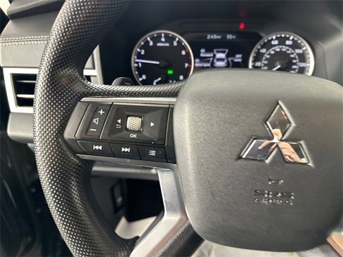 Used 2022 Mitsubishi Outlander ES image 25
