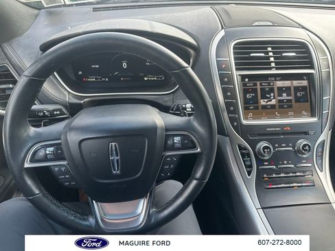 Used 2019 Lincoln Nautilus Premier AWD/4WD image 17