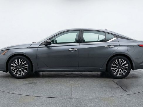 Used 2025 Nissan Altima 2.5 SV FWD image 5