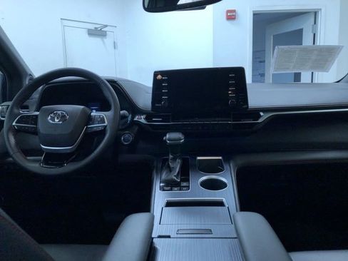 Certified 2021 Toyota Sienna XSE image 17