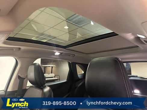 Used 2020 Ford Escape Titanium w/ Titanium Premium Package 2.0 AWD/4WD image 4