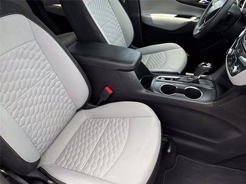 Used 2021 Chevrolet Equinox LS w/ LS Convenience Package FWD image 35