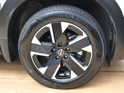 Used 2025 Nissan Kicks SV AWD/4WD image 16