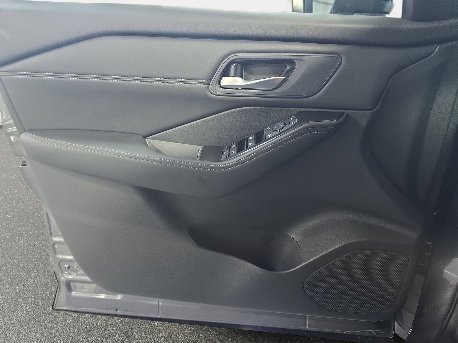 New 2026 Nissan Rogue Dark Armor AWD/4WD image 25