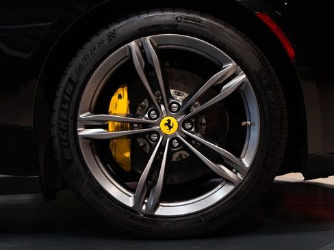 Used 2019 Ferrari GTC4Lusso AWD/4WD image 14