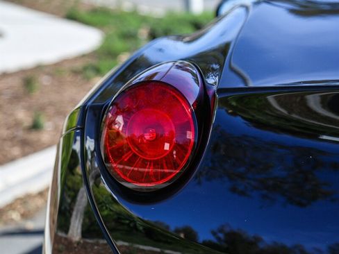 Used 2010 Ferrari California RWD image 17