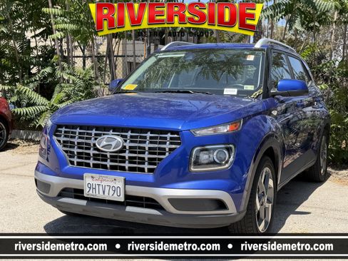 Certified 2022 Hyundai Venue SEL FWD image 1