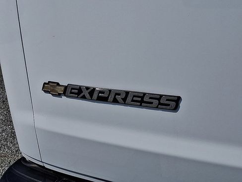 Used 2025 Chevrolet Express 2500 w/ Driver Convenience Package RWD image 32