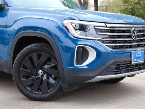 Certified 2025 Volkswagen Atlas SE image 2