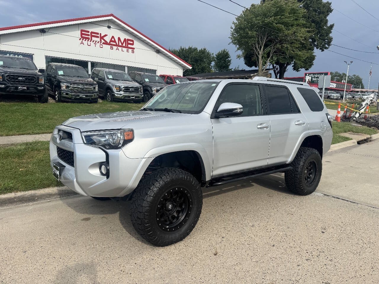 Used 2017 Toyota 4Runner SR5 Premium AWD/4WD image 1