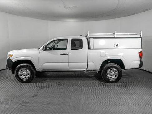 Used 2021 Toyota Tacoma SR image 3