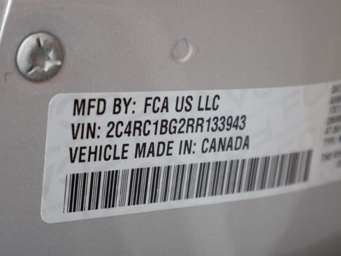 Used 2024 Chrysler Pacifica Touring-L FWD image 42