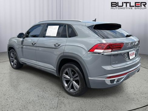 Used 2021 Volkswagen Atlas Cross Sport SE FWD image 4