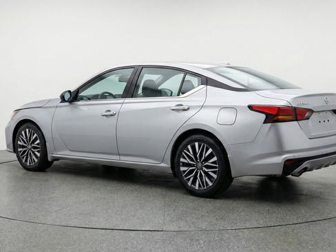 Used 2025 Nissan Altima 2.5 SV FWD image 6