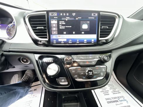 Used 2024 Chrysler Pacifica Touring-L w/ S Appearance Package FWD image 18