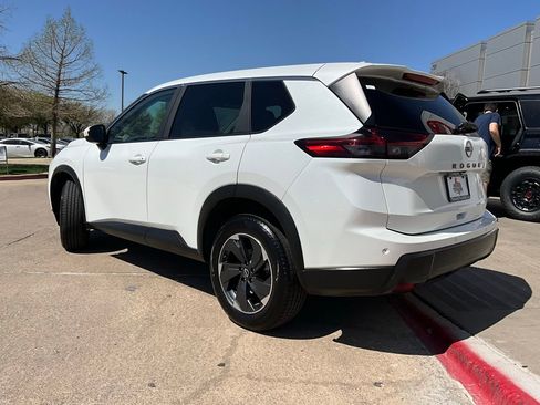 Used 2025 Nissan Rogue SV image 8