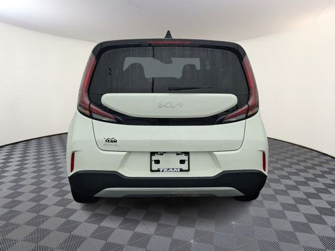 Used 2024 Kia Soul LX w/ Option Group 015 FWD image 5