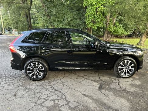 New 2025 Volvo XC60 B5 Core w/ Protection Package Premier image 9
