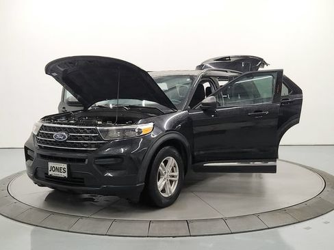 Used 2021 Ford Explorer XLT RWD image 11