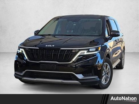 Used 2024 Kia Carnival LX image 1