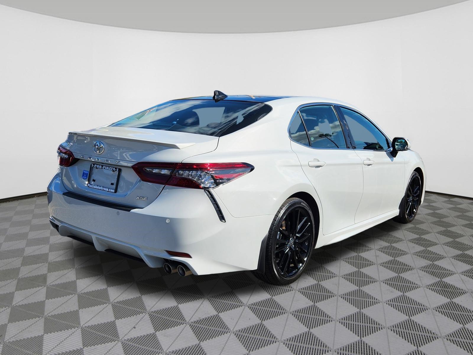 Used 2024 Toyota Camry XSE w/ Navigation Package FWD image 4