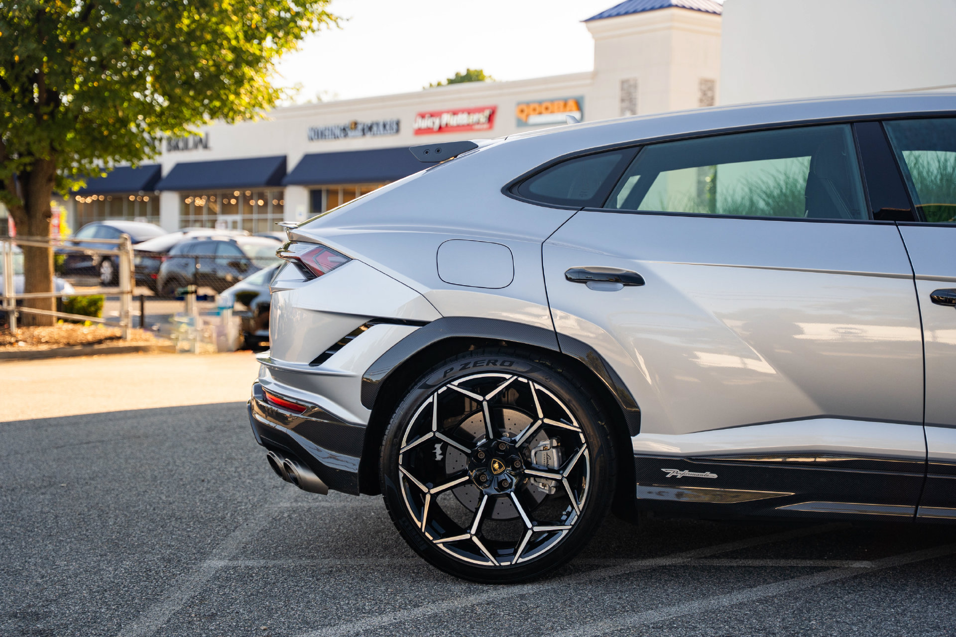 Used 2024 Lamborghini Urus Performante AWD/4WD image 13
